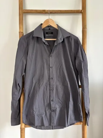 Chemise gris foncée taille M