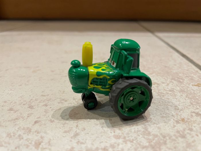 Petit tracteur Cars vert (Mini Adventure)