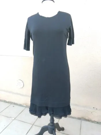 Tres belle petite robe noire Max Mara t38