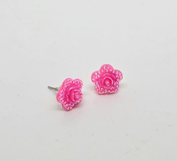 Paire de boucles d'oreilles.
Neuve.
Fleur pailletée