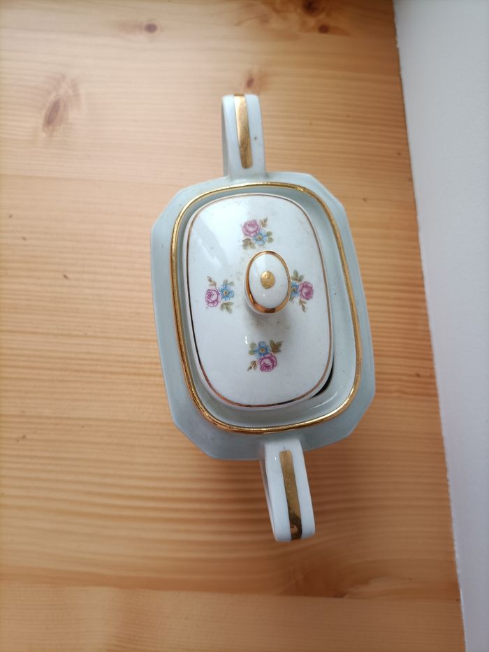 Sucrier pot porcelaine de Limoges vintage blanc bleu motif fleurs doré bon état - photo numéro 2