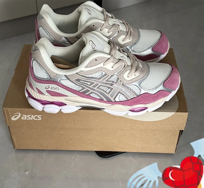 Baskets ASICS GEL NYC taille 40