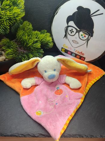 doudou lapin plat mots d'enfants rose  orange oiseau maison planète jaune rayé 