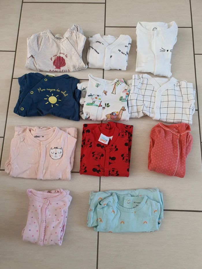 Lot de 11 pyjamas 1 pièce