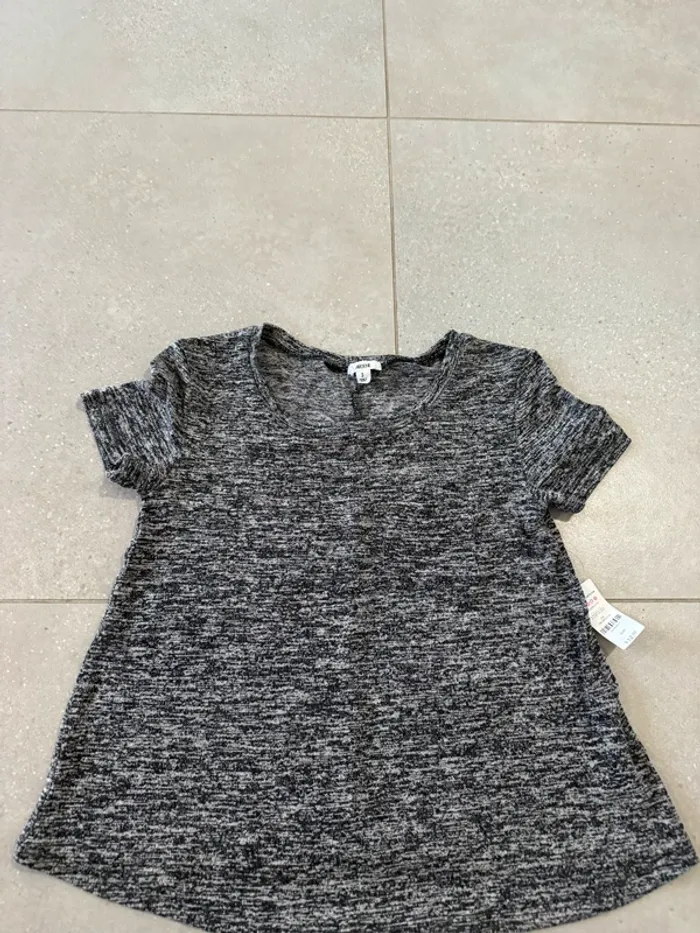 T-shirt Ardene taille S, neuf, valeur 12,5$