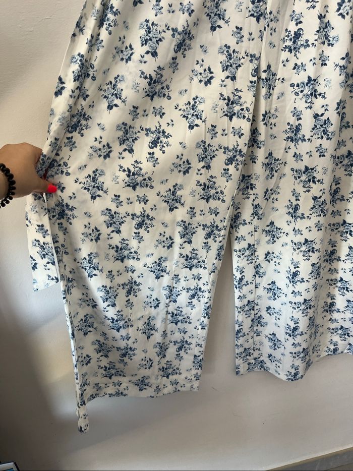 Pantalon léger à jambes larges et ample blanc e fleurs bleu - photo numéro 4