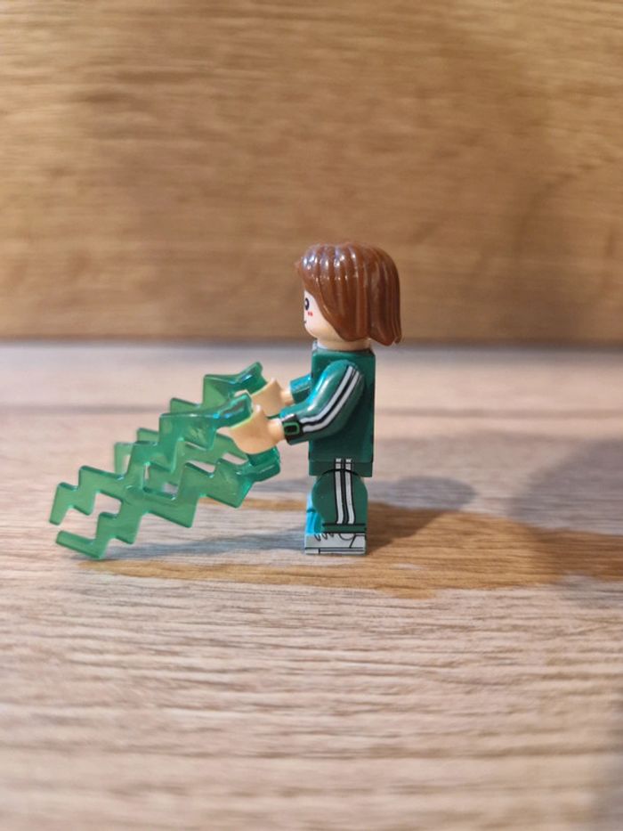 Figurine type lego enfant de la sorcière rouge Wanda Marvel - photo numéro 2