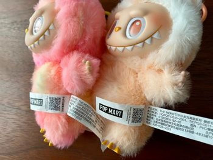 Labubu Original The Monsters Big Into Energy Loyalty Popmart - photo numéro 2