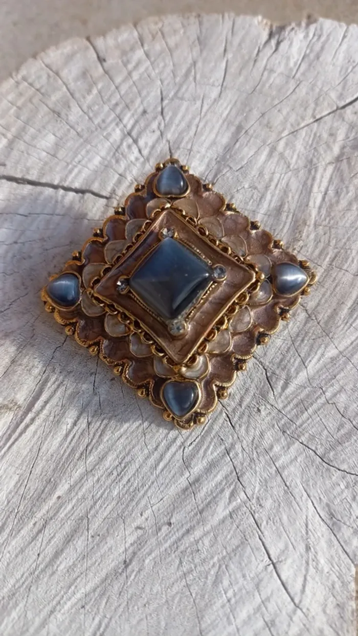 Broche vintage dorée et violine