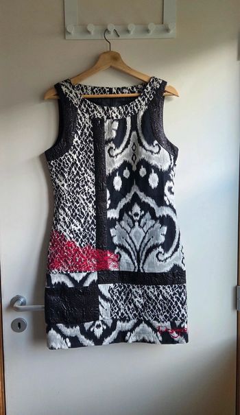 Robe desigual original noir et blanc - taille m
