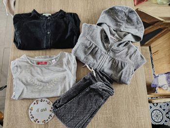Lot fille 4ans (pantalon, sweat,gilet, t-shirt) zara,okaidi,cfk, Vertbaudet