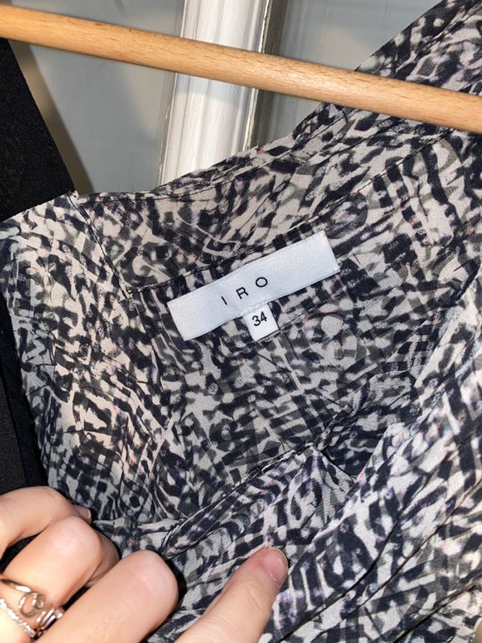 Robe en soie iro  Drapée Taille 34  valeur 279 euros - photo numéro 6