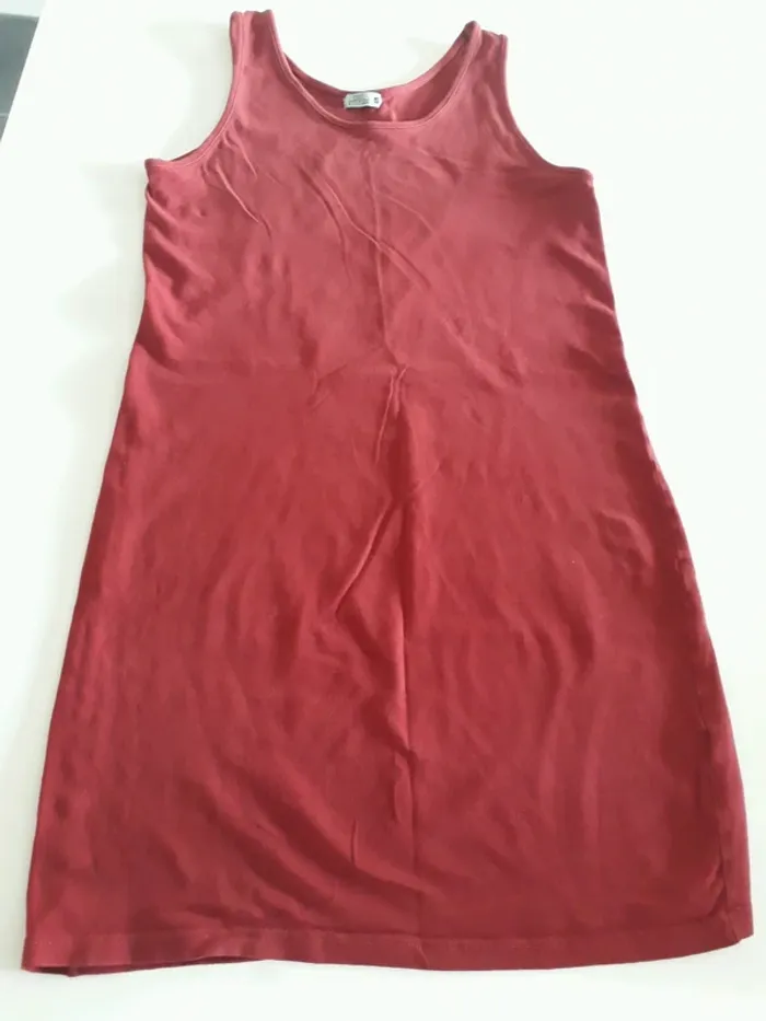 Robe moulante bordeaux - photo numéro 2