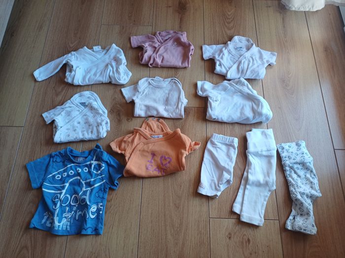 Vêtements 1 mois (body, pyjama, t-shirt,legging...) - photo numéro 3