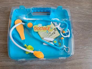 Valisette pour jouer au médecin