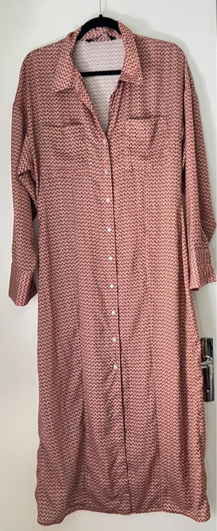 Robe chemise longue satinée imprimée taille M - photo numéro 2