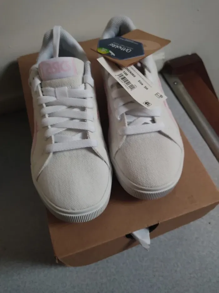 Asics baskets basses unisexe neuf taille 36 - photo numéro 4