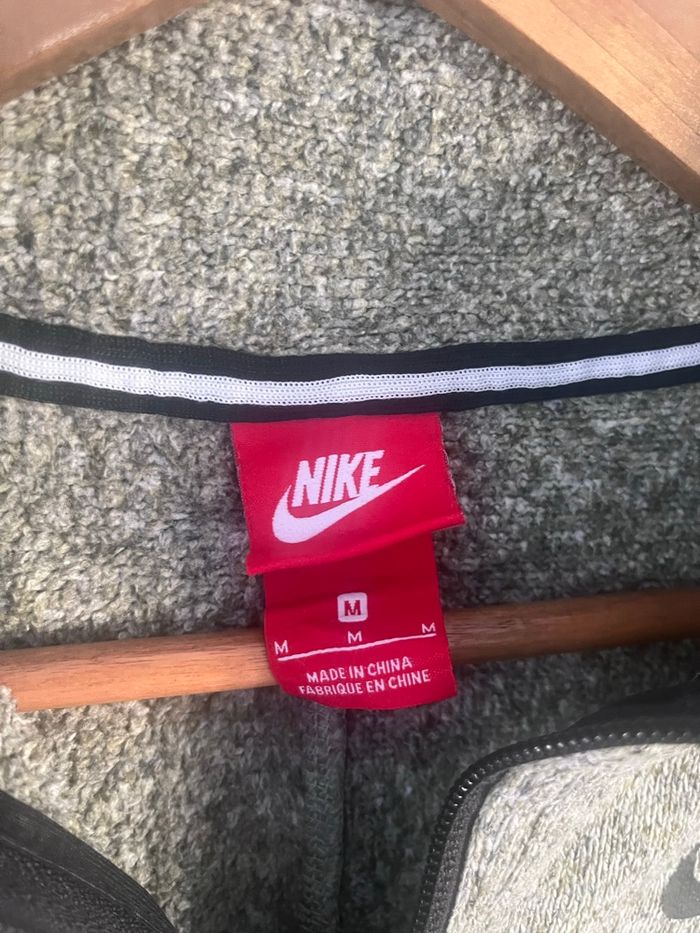 Sweat zippé Nike taille M. - photo numéro 3