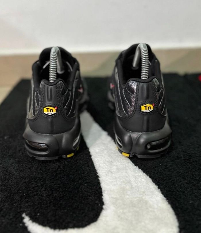 Tn Carbon fiber taille 39 jamais porté - photo numéro 2