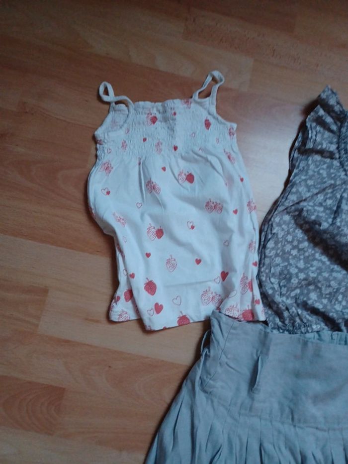 Lot 2 hauts et 1 jupe 6 ans - photo numéro 3