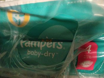 Couches Pampers baby dry taille 4