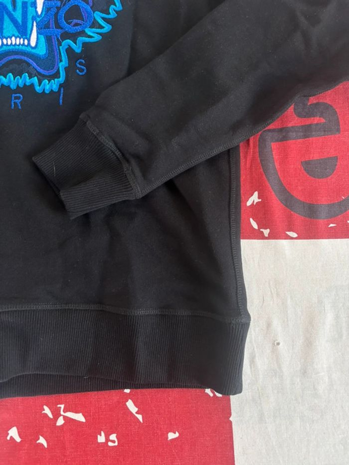 Sweat Kenzo taille M noir tigre brodé bleu foncé/ bleu clair - photo numéro 7