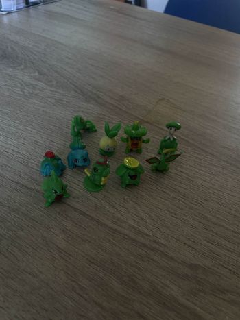 Lot de 10 mini figurines Pokémon type Plante – bon état