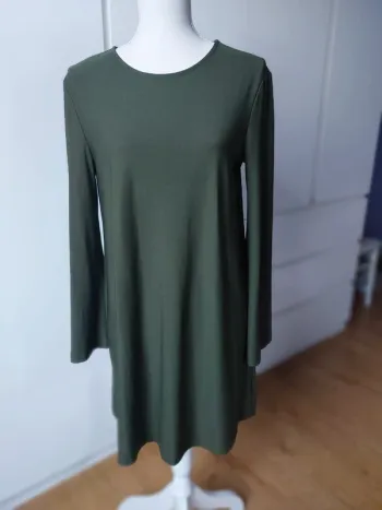 Jolie robe évasée manches trompette kaki