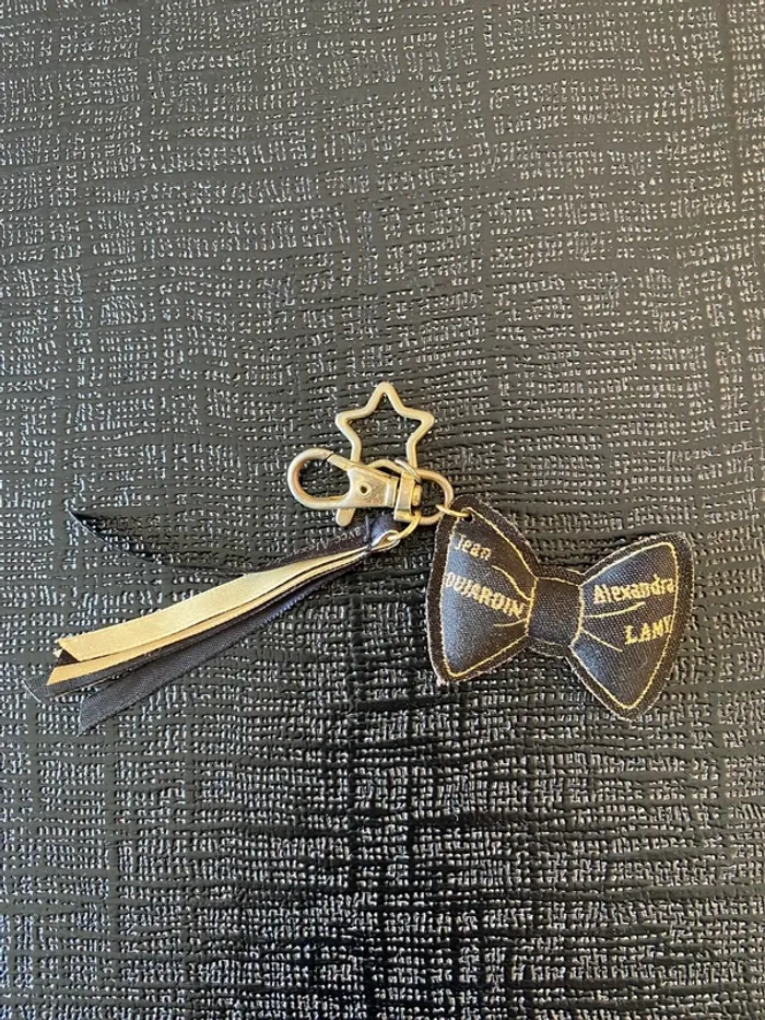 Porte clé association Laurette Fugain