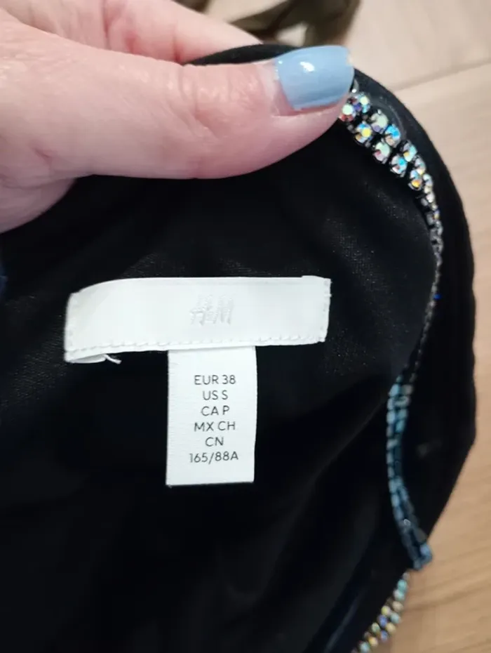 Robe Fête et cocktail H&M – 38 – Noir – État : Excellent - photo numéro 5