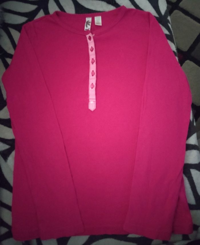 Haut manches longues "Okaidi" 95% coton en très bon état + un tee shirt offert - photo numéro 3