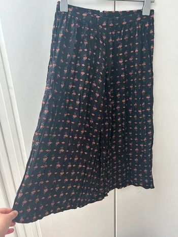 Jupe longue noir avec fleurs vintage taille élastique et fermeture dans le dos