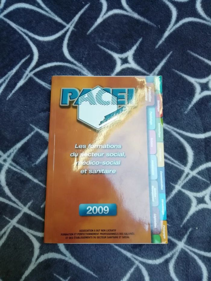 Livre les formations du secteur social, médico-social et sanitaires 2009