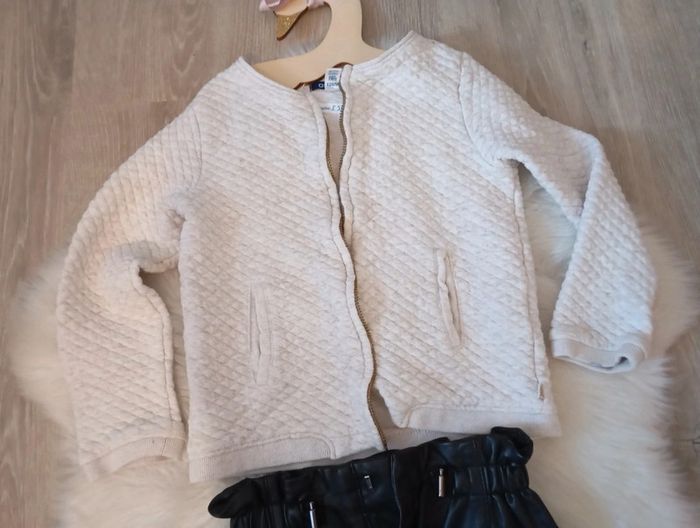 Pantalon simili cuir Zara fille noir 6 ans + gilet Okaïdi en cadeau - photo numéro 2