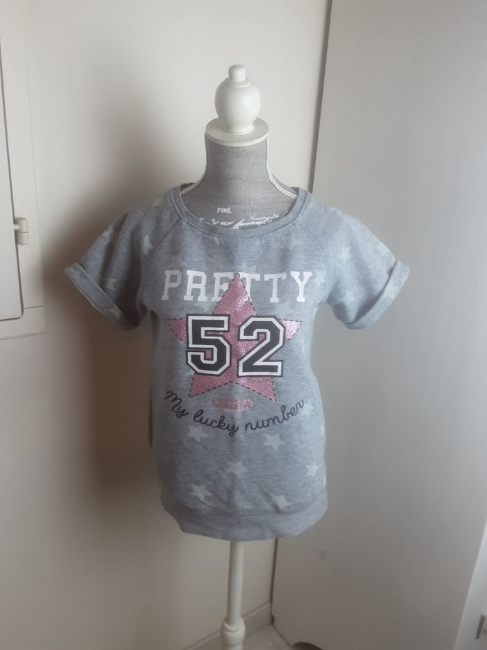 Joli sweat manches courtes 8 ans