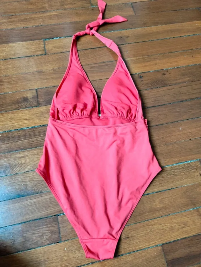 Maillot de bain rouge avec anneau - photo numéro 3