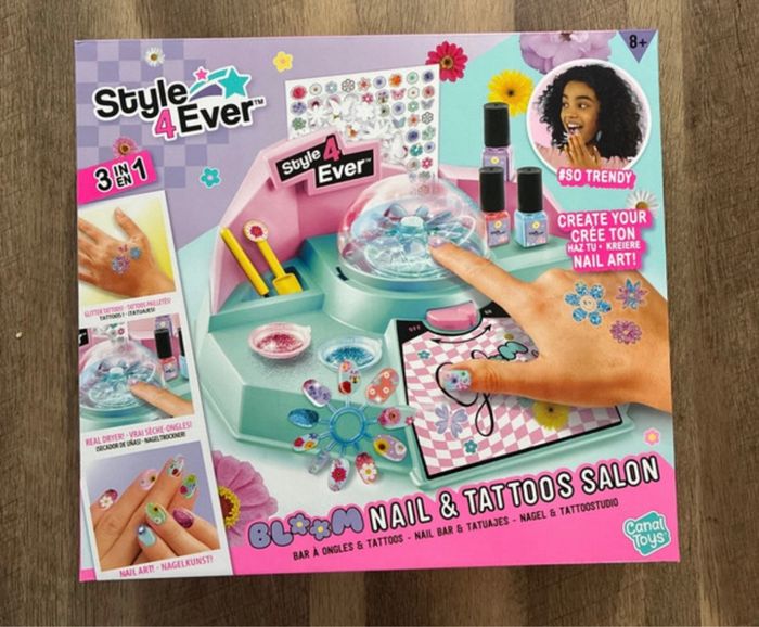 Bar à ongles et tatoo