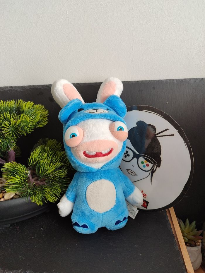 Peluche Lapins Cretins Gipsy Ours Ubisoft 25 Cm Gipsy bleu déguisement costume blanc