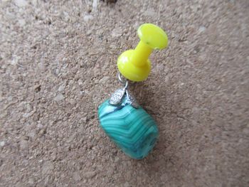 Pendentif pierre verte