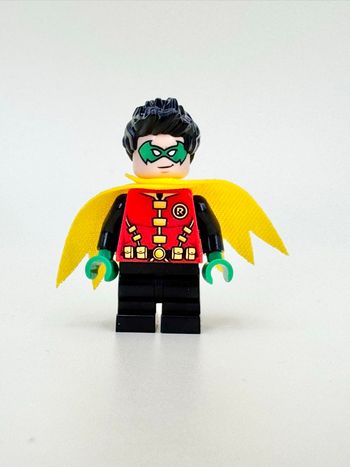 Lego Figurines Super Heroes : Robin (visage double expression) doté de sa cape jaune - NEUF
