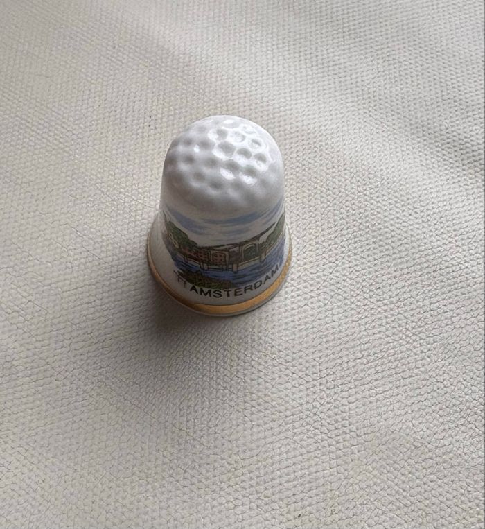 Dé à coudre en porcelaine Amsterdam en parfait état - photo numéro 3