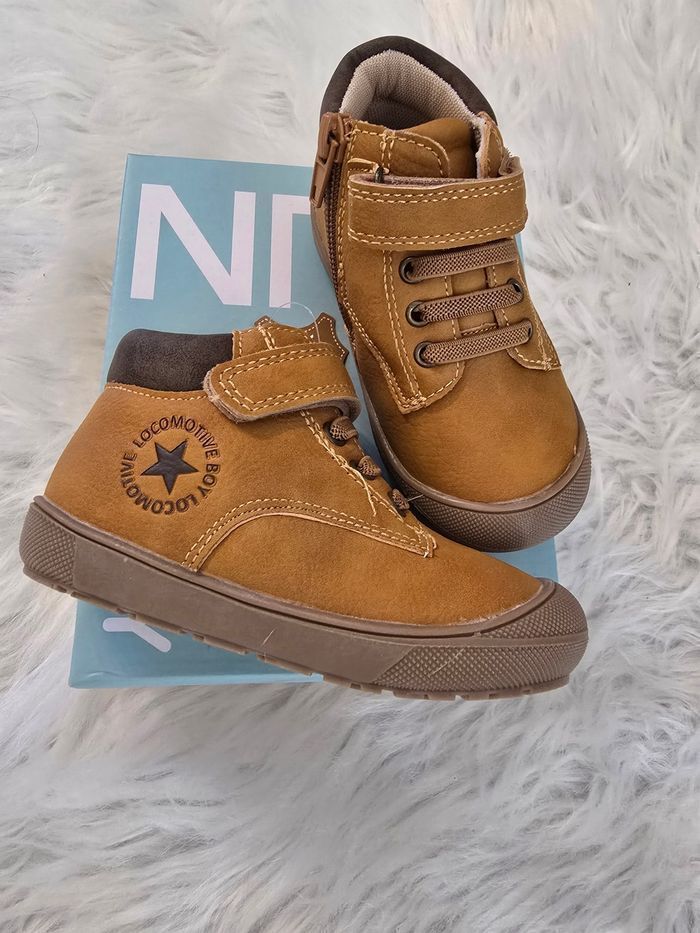 Neuves (non portées)💙😍👌🏷sublimes  bottines  pointure 22 garçon 😍💙👌👌