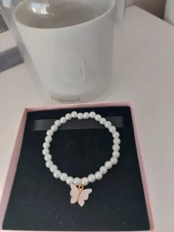Jolie bracelet perles et papillon rose