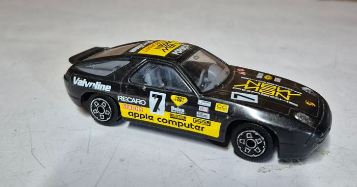 Voiture miniature bburago porsche 928 S4 1/43 - photo numéro 3
