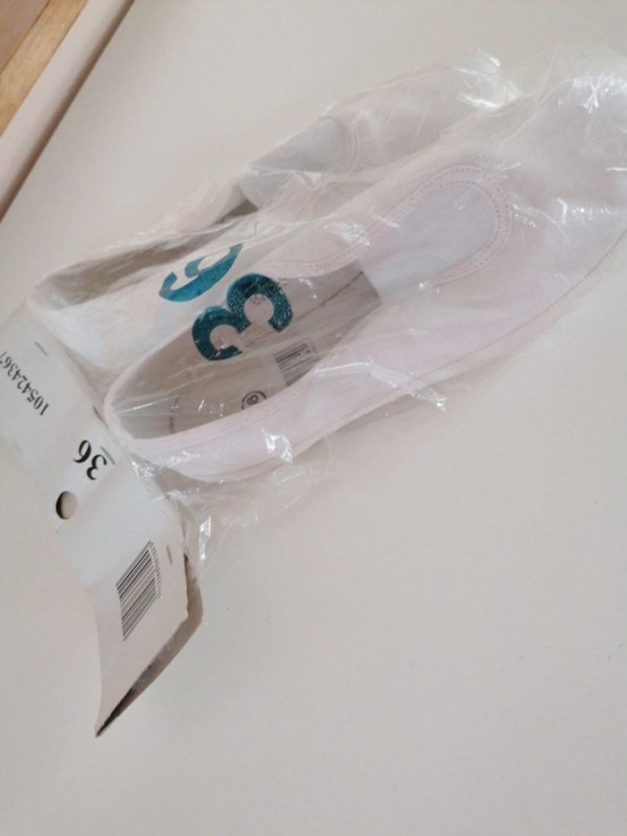 Sandales de gymnastique 36 - photo numéro 3