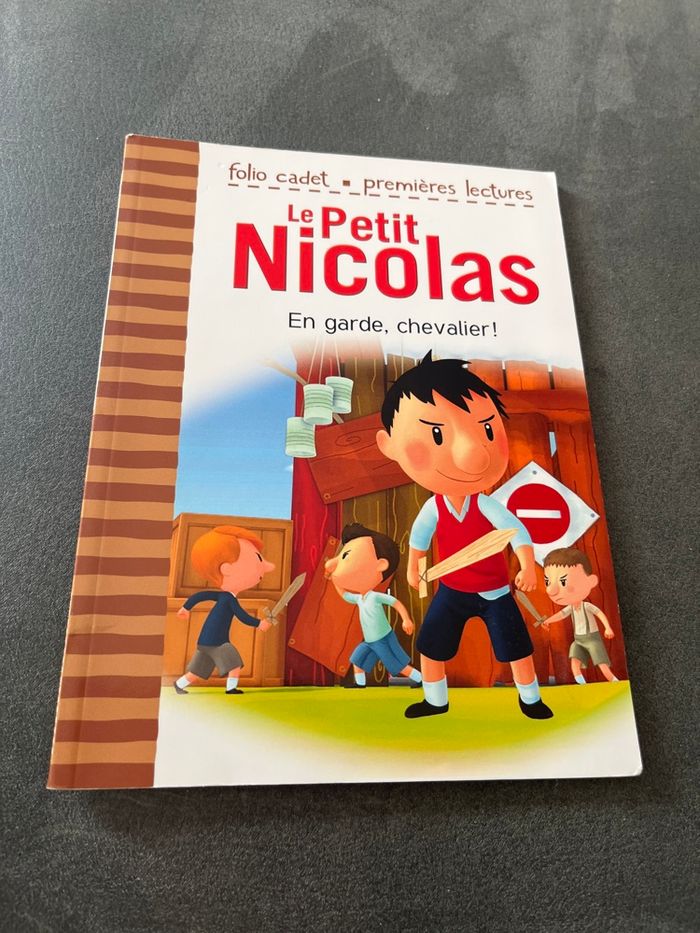 Livre le petit Nicolas en garde chevalier - photo numéro 1