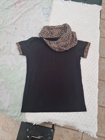 Tee shirt avec col