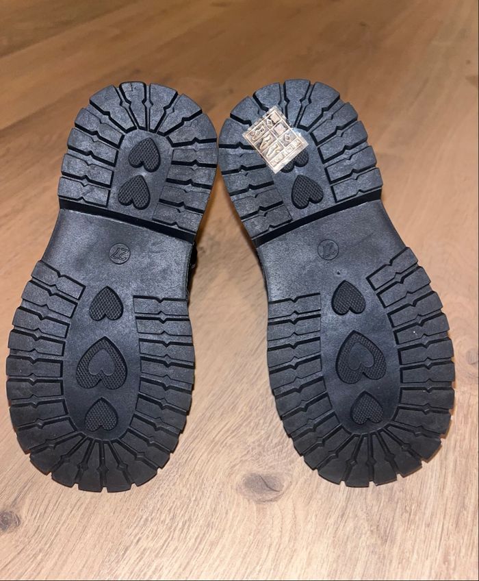 Bottines enfant fourrure et motif cœur - photo numéro 5