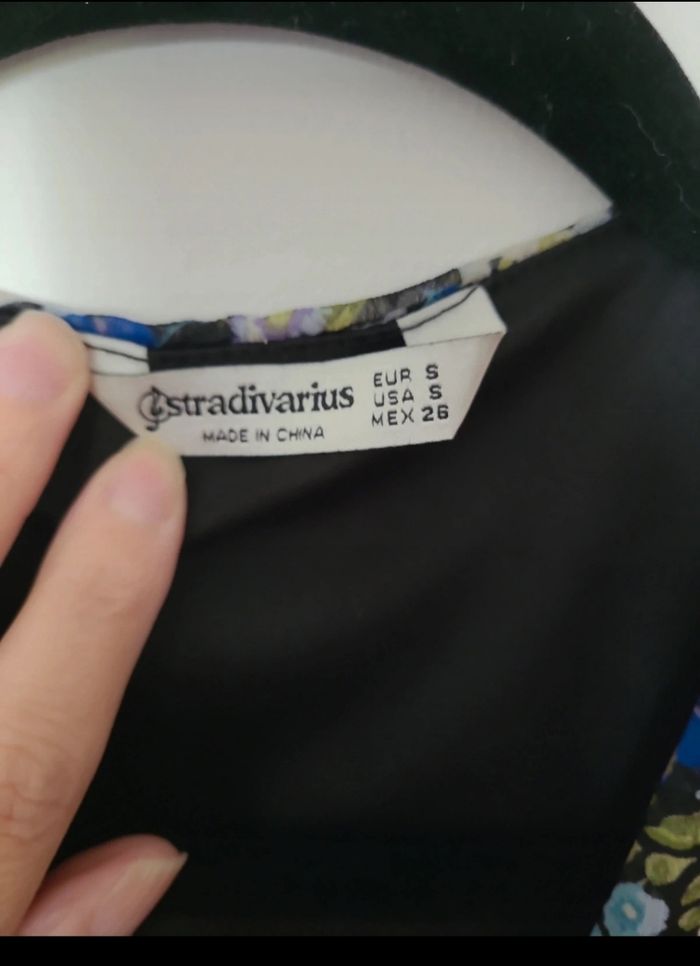 robe-courte-stradivarius-taille-s-motif-fleurs-doublure - photo numéro 3