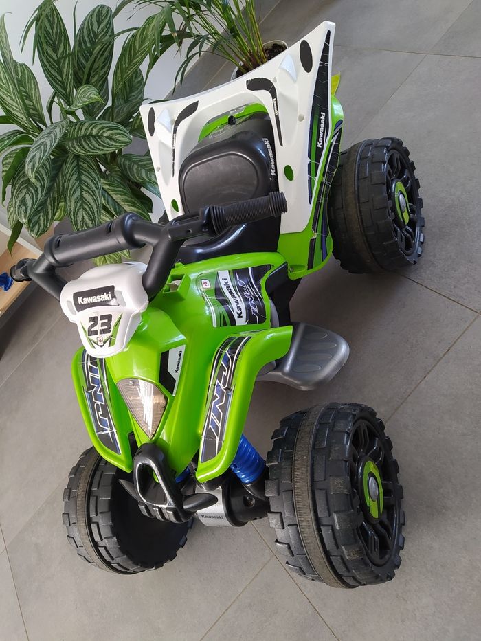 Quad Kawasaki électrique 12 v - photo numéro 2